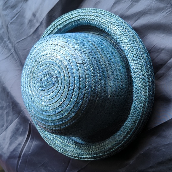 Straw Hat - Picture 2 of 6